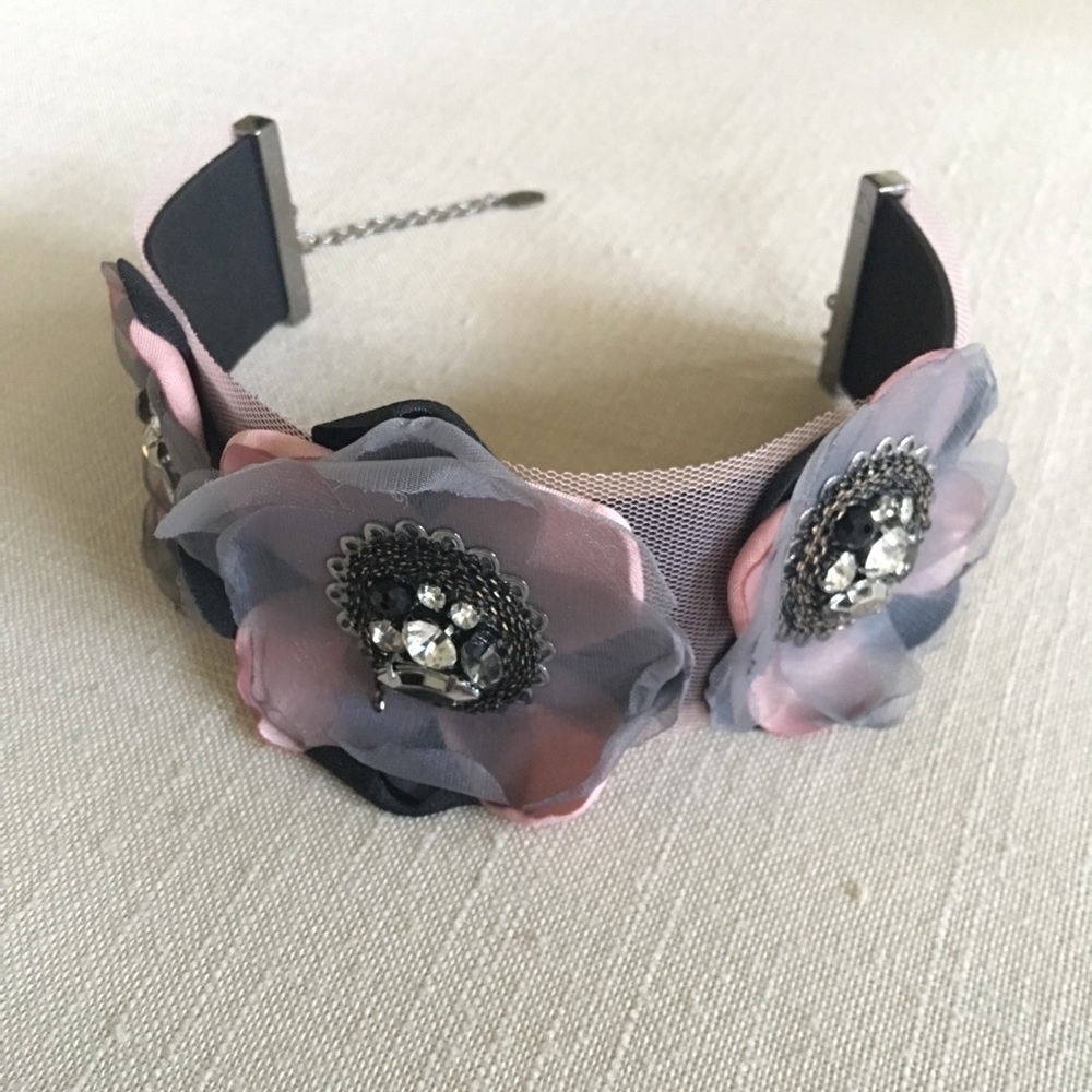 Choker necklace